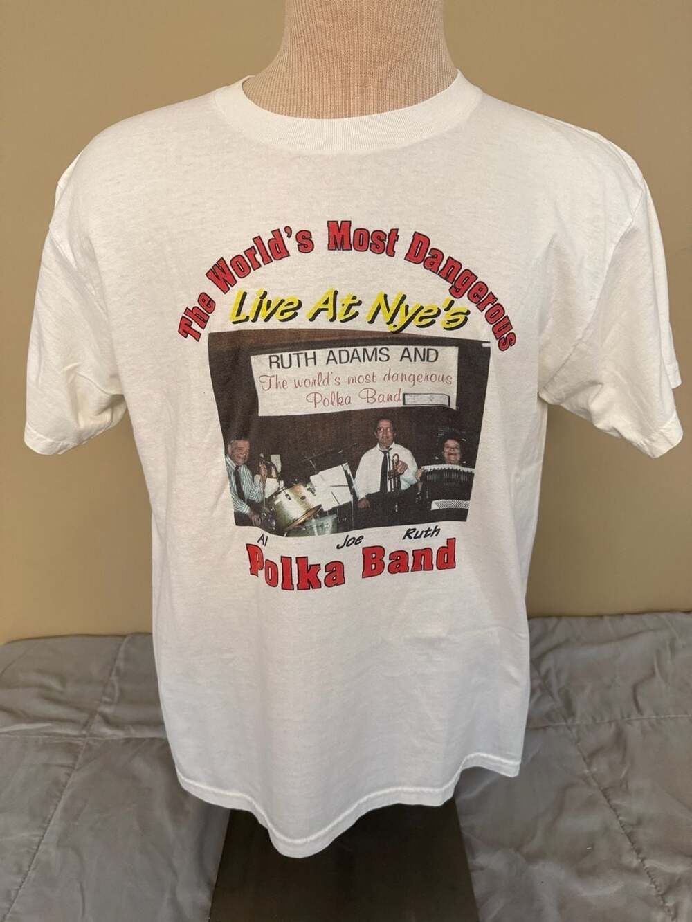 Vintage Live at a Nye’s Fruit Of The Loom T-Shirt Size L